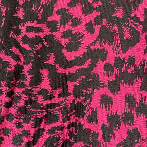 Ladies sleeveless turtleneck sweater dress with leopard print. - Picture 3 of 5